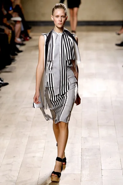 Look 28